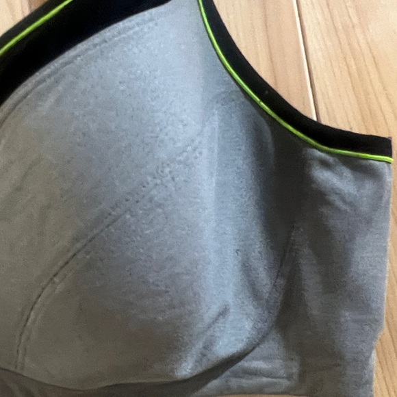 Torrid Gray and Black Sports Bra with Neon Accents size 40dd - Picture 4 of 9